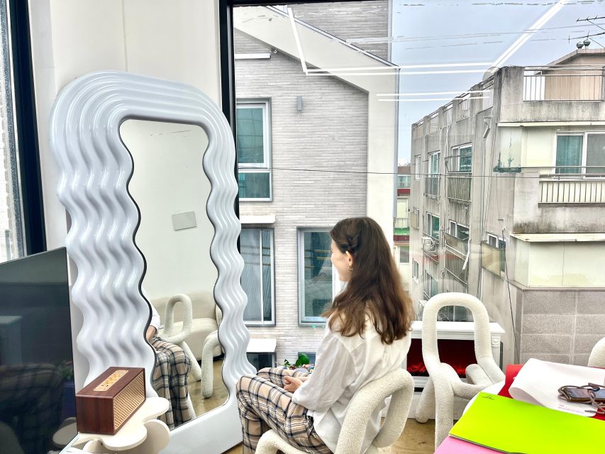 Seoul: Personal Color, Fashion, and Make-up Analysis Session - Hair, glasses, and face shape recommendations