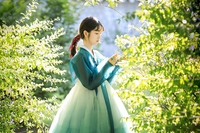 Seoul Premium Hanbok Rental at Arihanbok Photoshoot Included - The 40-minute photoshoot at Gyeongbokgung Palace