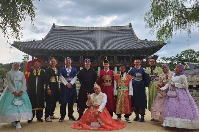Seoul Private 4 Hour Tour with A Korean Buddy - Dongdaemun Design Plaza and Seoul’s modern side