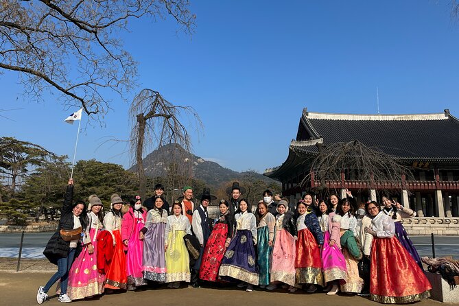 Seoul Private 4 Hour Tour with A Korean Buddy - Getting around by subway, bus, and taxi