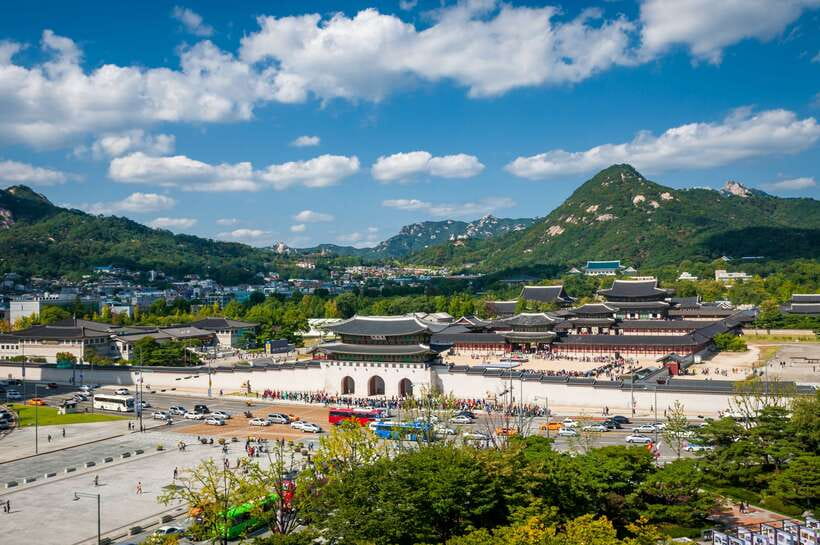 Seoul: Private Car Tour with Licensed Professional Guide - Bukchon Hanok Village: old Seoul with a practical warning
