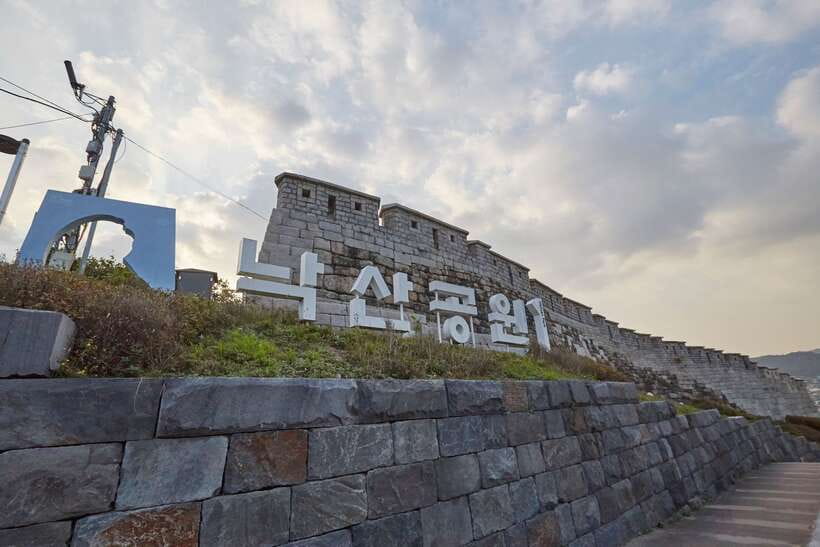 Seoul: Private Car Tour with Licensed Professional Guide - Sungnyemun Gate and Namdaemun Market