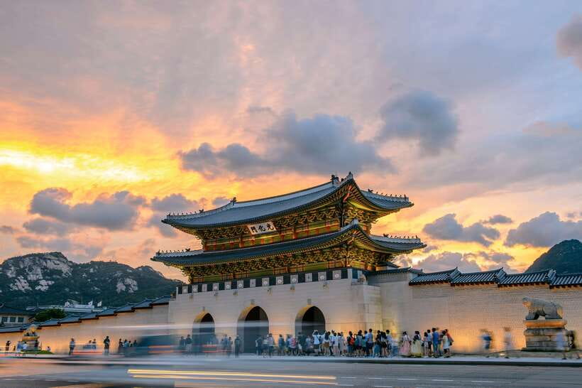 Seoul: Private Car Tour with Licensed Professional Guide - Gyeongbokgung Palace: the strongest first stop