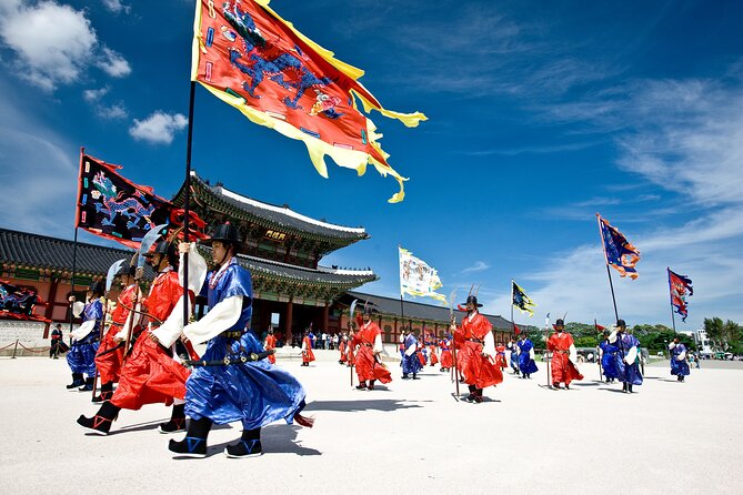 Seoul Private Tour Gyeongbok Palace Bukchon and Gwangjang Market - Why this northern Seoul route works