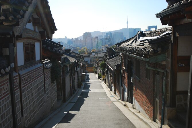 Seoul Private Tour Gyeongbok Palace Bukchon and Gwangjang Market - What $170 per person really buys