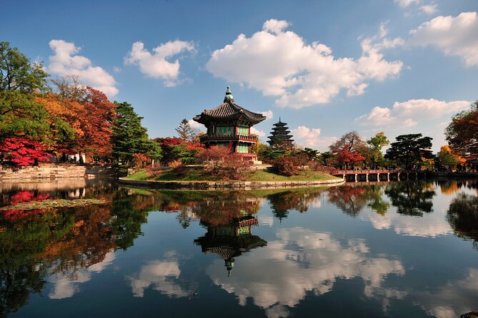 Seoul Private Tour Gyeongbok Palace Bukchon and Gwangjang Market - Bukchon Hanok Village in a short visit