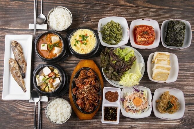 Seoul Private Tour: Palace, Bukchon, Insadong & Han River Cruise - The Han River cruise at Yeouido