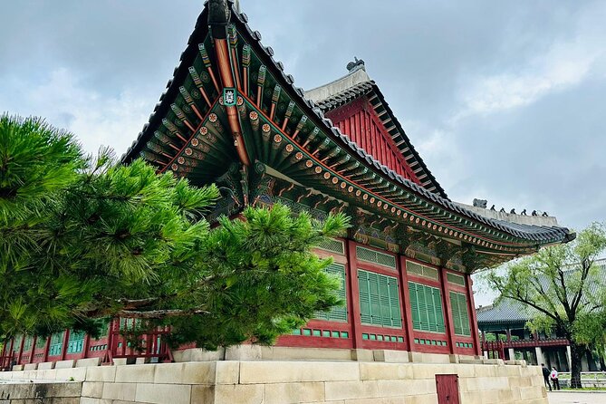 Seoul Private Tour with hidden gem of Seoul - Bukchon Hanok Village and the need for quiet feet