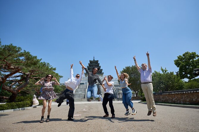 Seoul Royal Palace,Bukchon Hanok Village & Gwangjang Market Feast - Tuesday changes the palace plan