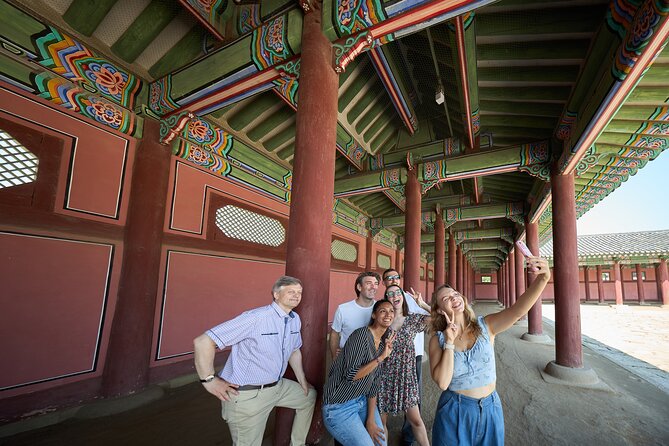 Seoul Royal Palace,Bukchon Hanok Village & Gwangjang Market Feast - The ginseng center: useful introduction or shopping stop?
