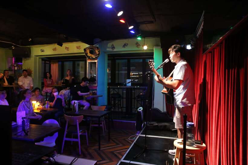 Seoul’s Stars: Open Mic with Local & International Talent - What this Seoul open mic night is really like