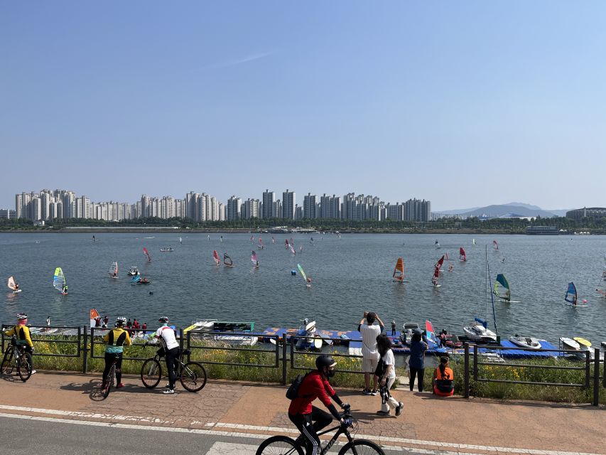 Seoul: Stand Up Paddle Board (SUP) & Kayak in Han River - Ninety minutes of open water and city views