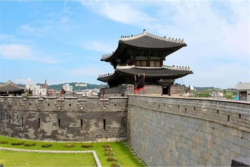 Seoul: Suwon Hwaseong, Folk Village, & Starfield Library - Timing, weather, and the physical effort