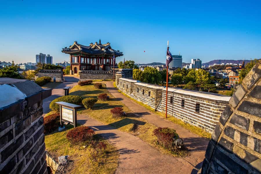 Seoul : Suwon Hwaseong Fortress+Starfield Library+Waujeongsa - Making kimbap and learning about dried laver
