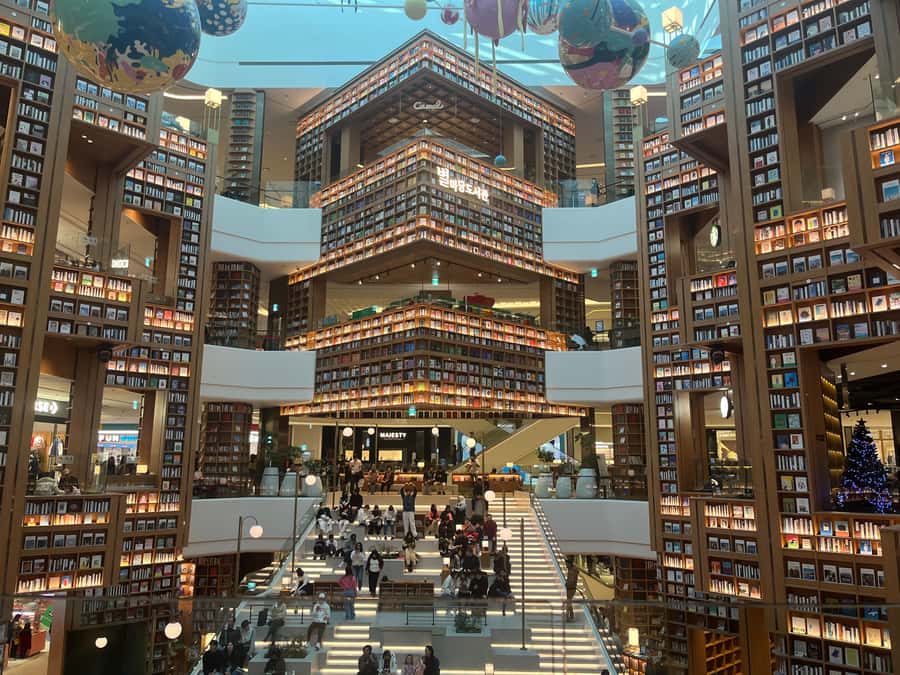 Seoul : Suwon Hwaseong Fortress+Starfield Library+Waujeongsa - The guides are a major part of the value