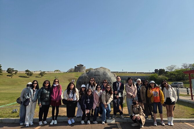 Seoul: Suwon Hwaseong & Waujeongsa & Starfield Heritage Tour - Starfield Suwon Library: Korea’s Modern Photo Stop