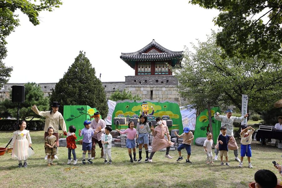 Seoul: The 62nd Suwon Hwaseong Cultural Festival Day Tour - September 29 to October 4: Fortress walks and night performances