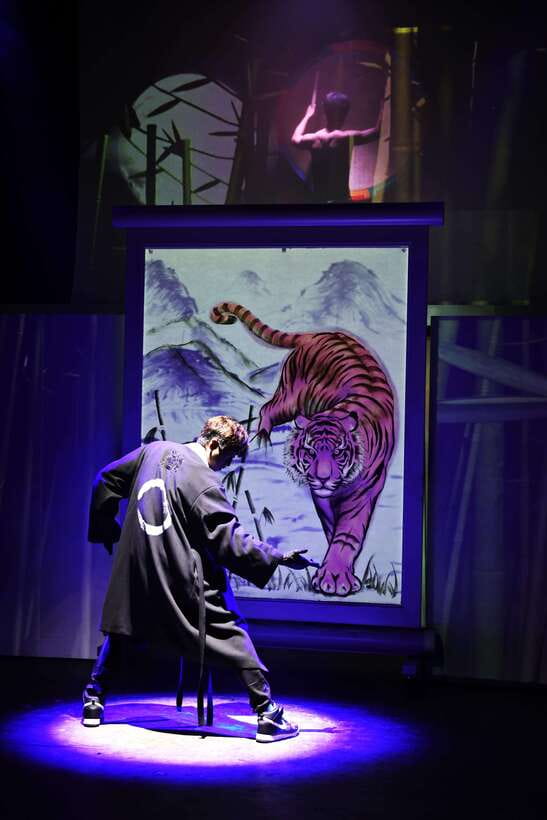 Seoul: The Painters Live Art K-pop Dance Show Ticket - The paintings are impressive, but keep expectations realistic