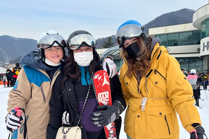 Seoul to Jisan Ski Resort (Fun 1 Day Trip Winter Sports & Skiing) - A short stop at the Korea Ginseng Museum