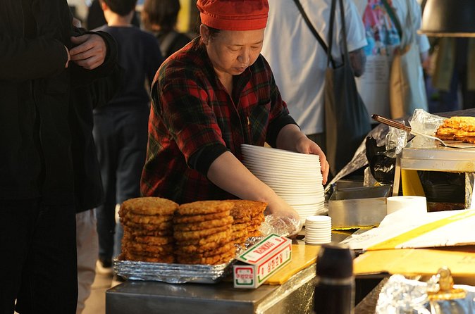 Seoul Vegan & Vegetarian Gwangjang Market Food Tour (11 Tastings) - What Jungho adds beyond the food