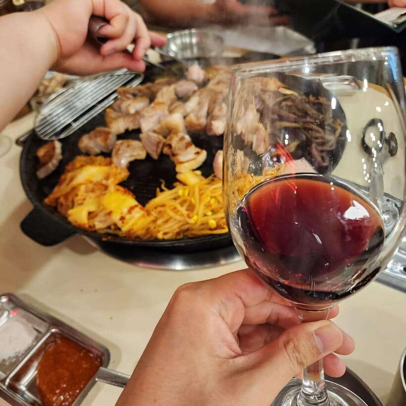 Seoul: Wine & Korean BBQ, Perfect Pairing Dinner in Sinchon - A short wine lesson for beginners