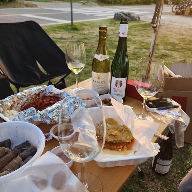 Seoul: Wine & Korean BBQ, Perfect Pairing Dinner in Sinchon - Korean drinking manners you can use immediately
