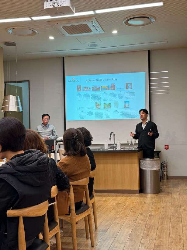 Seoul: Wine & Korean BBQ, Perfect Pairing Dinner in Sinchon - The dinner setting changes with group size