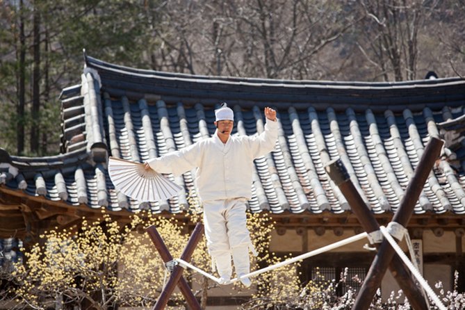 Signature Seoul : Netflix Sites, Street Food & N Seoul Tower - Gyeongbokgung brings the Joseon era into focus