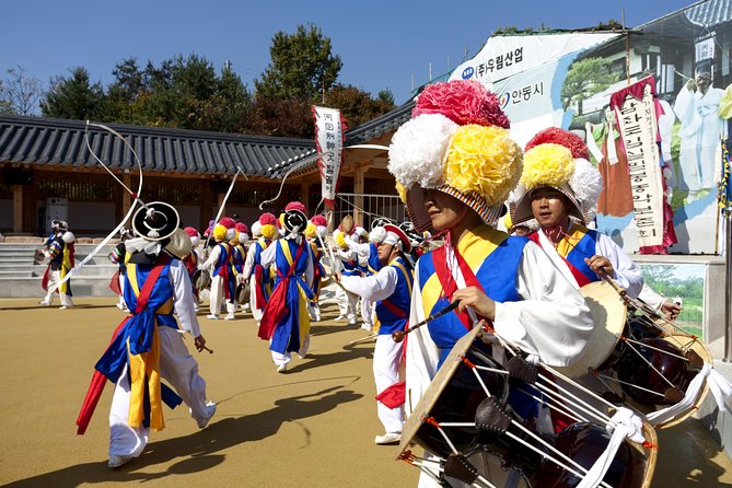 Signature Seoul : Netflix Sites, Street Food & N Seoul Tower - The National Folk Museum explains daily Korean life
