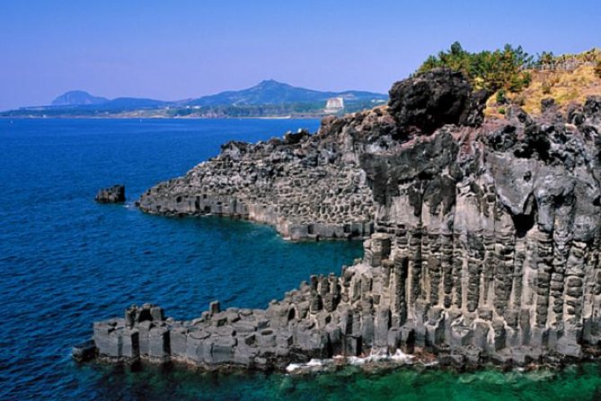 Small Group 7D Korea package Tour with Seoul Gyeongju Busan Jeju - Day 3: Busan markets, hillside streets, and the sea