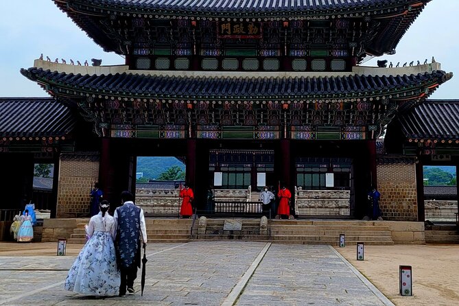 (Small Group) Palace & Seoul Old Town Highlights - Spending the most time at Gyeongbokgung Palace