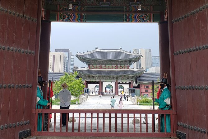 (Small Group) Palace & Seoul Old Town Highlights - A quick look at Tongin Market and local food culture