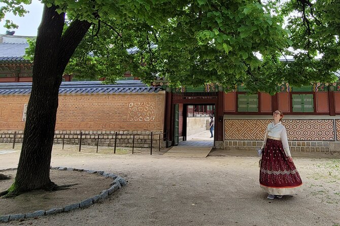 (Small Group) Palace & Seoul Old Town Highlights - What the small group changes