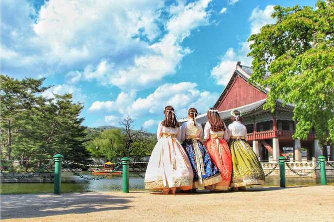 Small Group Seoul Highlight Tour opt. Hanbok & Tea Ceremony - Bukchon Hanok Village: traditional streets with a modern caution