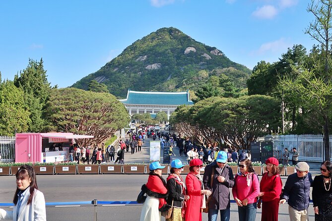 Small-Group Seoul Tour with Gyeongbokgung Palace (hotel pick-up) - Gyeongbokgung Palace: the main event