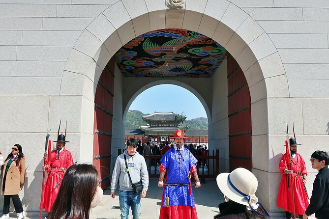 Small-Group Seoul Tour with Gyeongbokgung Palace (hotel pick-up) - The Blue House photo stop