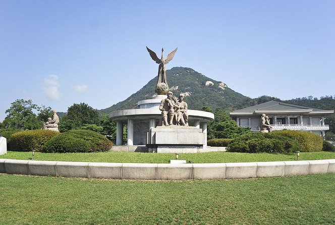 Small-Group Seoul Tour with Gyeongbokgung Palace (hotel pick-up) - The ginseng center: useful stop or hard sell?