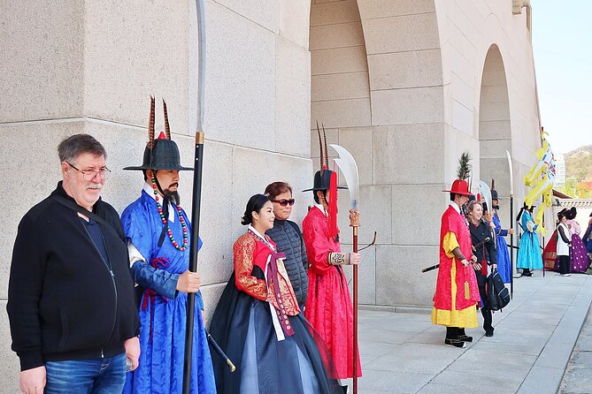 Small-Group Seoul Tour with Gyeongbokgung Palace (hotel pick-up) - Gwanghwamun Gate and the changing of the guard