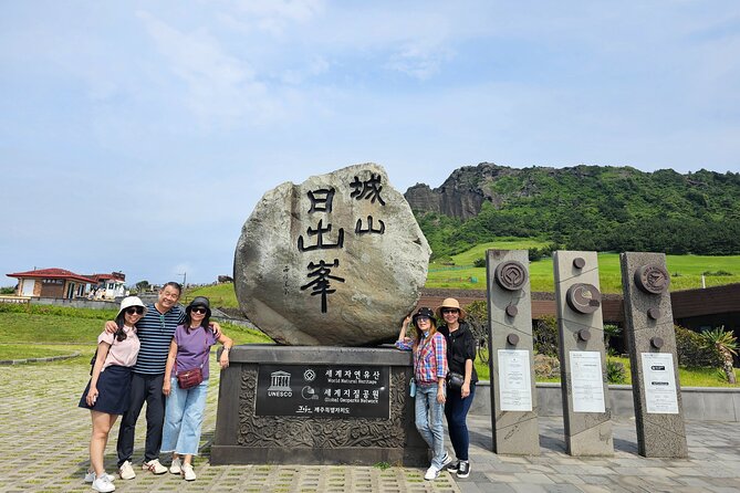 Small group tour FULL - PACKAGE Tour to All Areas in Jeju Island - Hamdeok Beach: A Short Coastal Pause