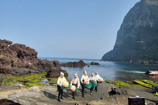 Small Group Tour in East Jeju Healing Island w/Woman Divers Show - Meeting Jeju’s haenyeo at Umutgae Coast