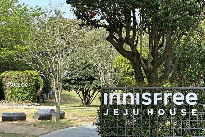 Small Group Tour in West Jeju Healing Island w/Caves & Dolphins - Hallim Park and the Hyeopjaegul and Ssangyong caves