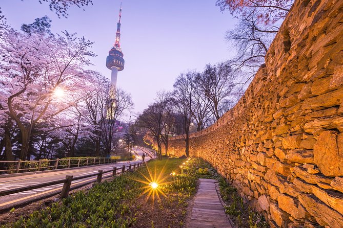 Special City Night Tour - Cheonggyecheon Stream Brings a Quieter Pace