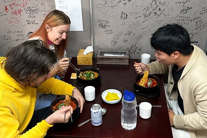 Street Food Tour in Jongno, Heart of Seoul - Food, photographs, and storytelling: where the value lies
