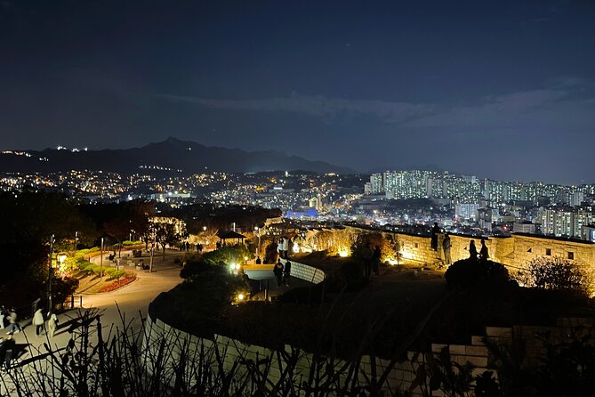 Sunset Walking Tour in Naksan Park with Dinner - Jin’s guiding style and group atmosphere