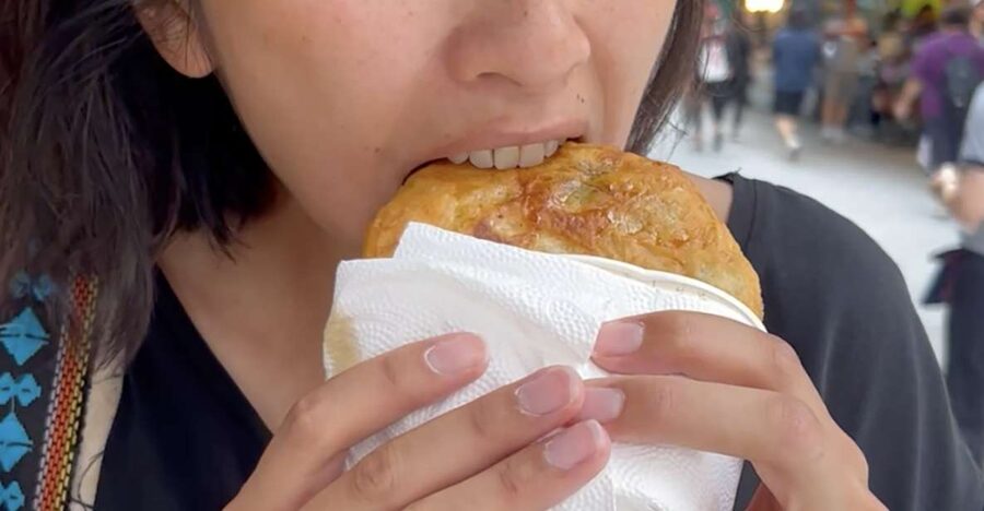 Taste hidden street food in Seoul with a 2.5h food tour - A route that includes bus rides and Seochon