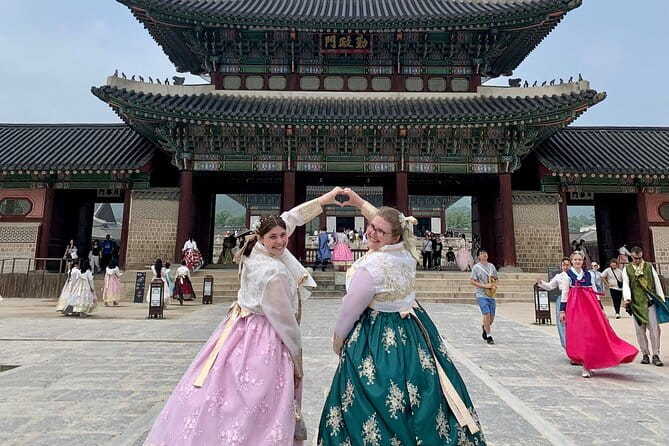 Tour Seoul’s oldest district with a storyteller from Bukchon - Samcheongdong and Bukchon, where feng shui meets political power