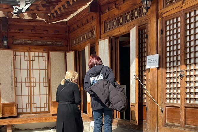 Tour Seoul’s oldest district with a storyteller from Bukchon - Cafe Onion Anguk and architecture across six centuries