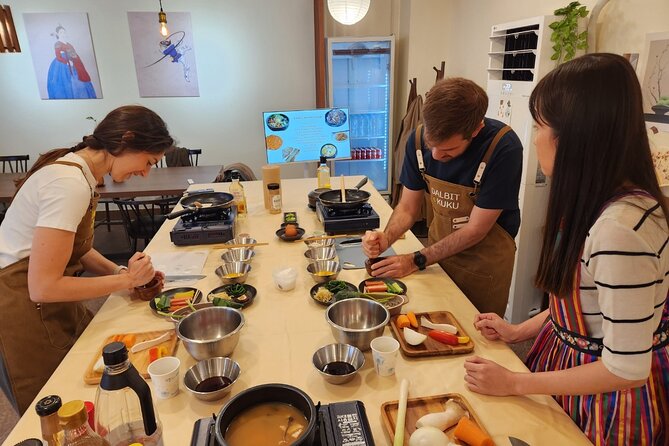 Traditional Korean 6-Dish Cooking Class + Hidden Alley Tour Seoul - Walking Euljiro after lunch or dinner