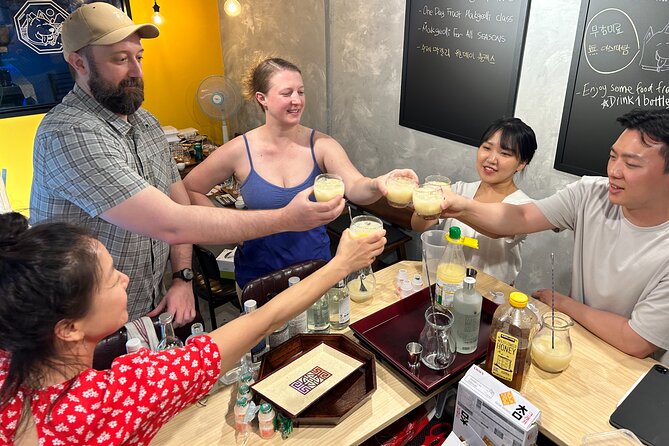 Traditional Soju Class and Makgeolli Tasting in Seoul - Joe’s teaching style and the value of a small group