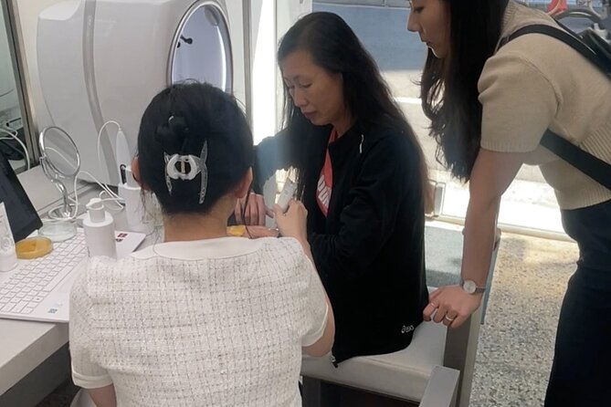 Ultimate K-beauty Experience: from Make up to Photoshoot - Professional makeup and a quick hair finish